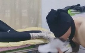 【君威】臭脚+痰盂强迫闻-全体重踩踏