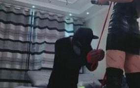 【猫神大人】长靴女王严刑逼供处决犯人