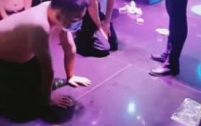 【小拽主人】推荐-ktv群调轮流钻胯圣水坐脸