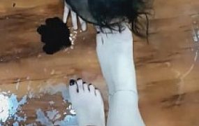 【梦幻大大】灌母狗喝洗脚洗袜水