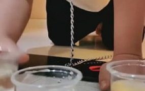 【傲雪】罚跪的狗当着朋友面玩弄