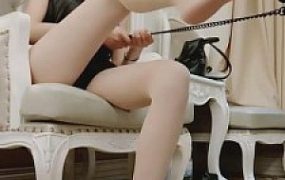 【多多】逛街后的肉丝脚羞辱