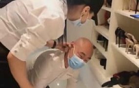 【萱萱S】剧情-逮住一个偷丝袜的光头奴