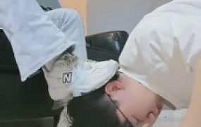 【岁岁殿下】让奶狗男朋友舔脏鞋