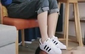 【晨希】贝壳头原味船袜羞辱深喉喂食