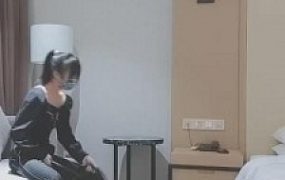 【奈奈】刑奴半夜敲门求虐