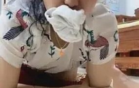 【歌迪丝】母狗跪在地上吃白棉袜 G-210730-5