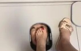 【歌迪丝】囚禁母狗做人体洗脚器 G-210728-16