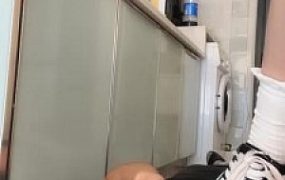 【云云酱】舔脏鞋底喝脏刷鞋水