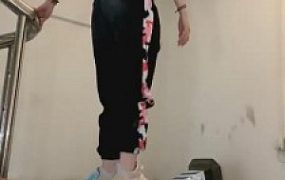 【Aki】素人小姐姐小白鞋黑船袜羞辱【完整版】