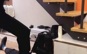 【lucky】夜跑后小白鞋原味脚羞辱踩踏