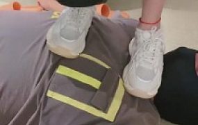 【骨精精】运动鞋+裸足全体重踩踏