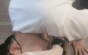 【欣欣】丝袜泡牛奶/坐脸窒息