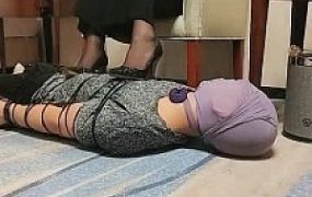 【星期六】五花大绑高跟全体重踩