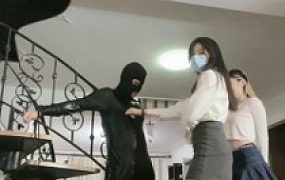 【月影儿】双S女白领踢裆坐垫狗