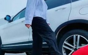 【美离子】户外驾车遛狗舔鞋底