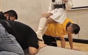 【万灵】洗浴中心多女王群调群虐