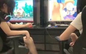 【精神小妹】电脑桌下强制蹂躏