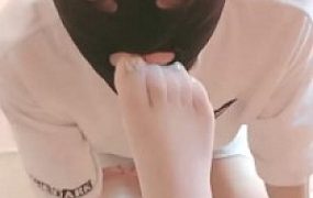 【桃之夭夭】深喉-西瓜混合圣水洗脚水喂食