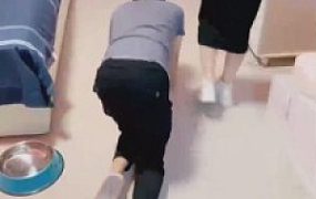 【夏娃】继母把狗儿子圈养在家虐