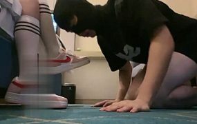 【湖北奈奈生】小姐姐过膝白袜羞辱狗