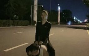 【妮可】夜间户外马路遛狗骑马