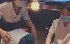 【貂蝉】当着服务员面让狗舔脚