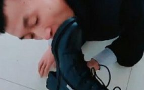 【魅影女神】短靴原味黑丝辱狗