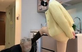 【七月大人】长靴肉丝暴力踢裆