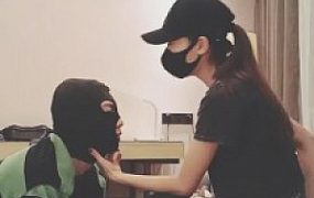 【美娜】御姐运动鞋超臭白袜辱狗