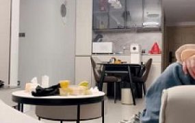 【叶子】调教贱狗舔鞋皮鞭抽脸