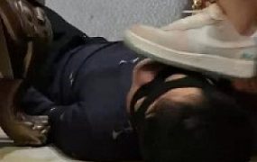 【文文文】素人小姐姐踩狗脸