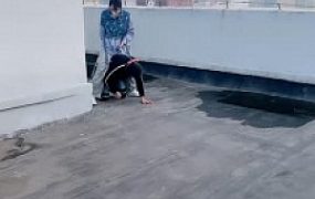 【辣妈S】运动女神阳台遛狗