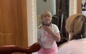 【琳嘉】闺蜜偷舔鞋被发现【双视角版】