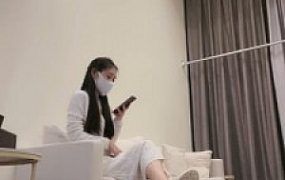 【梵一】小白鞋+高跟惩罚邻居