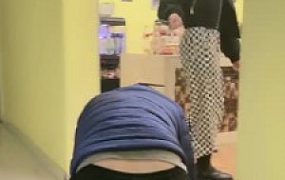 【辣妈】宾馆一楼公开处刑狗