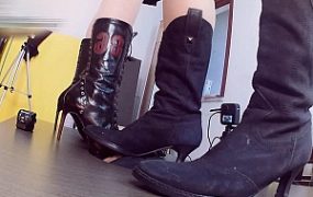 【婧児小主】婧児小意双S全语言踩踏肉丝高跟短靴下踩地板脸羞辱踩死！ YC-220324-5