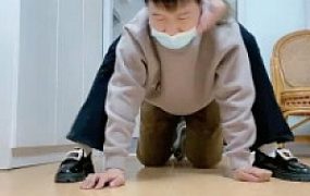 套路直播视频【可爱小布丁】首调贱狗-闻舔白袜/口水深喉