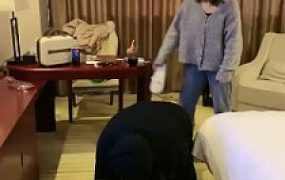 套路直播视频【师姐S】强制深喉圣水抽耳光