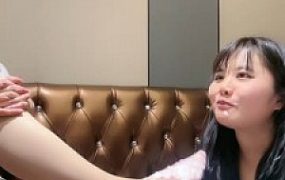 套路直播视频【萝莉主】脏鞋踩踏蛋糕喂闺蜜