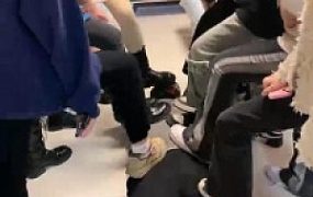 套路直播视频【精神小妹】群调特写视角舔脚踩踏