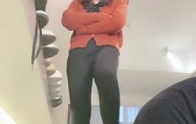 套路直播视频【小劳拉】强制家奴舔脏鞋/袜子窒息诱惑