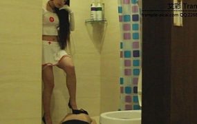 明妃S-调戏宾馆服务员圣水调教