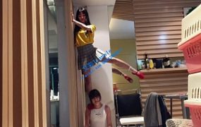 最强女m：全新风格女女踩踏人肉舞毯！