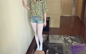 『小妮女女』无情践踏女M，纯虐，胸踩憋，脸变形