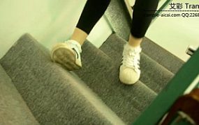 『奴隶岛』—白袜脚扭伤