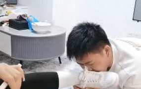 套路直播视频【海绵大大】小白鞋白袜辱贱狗