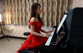 『奴隶岛』—钢琴老师的”教导“