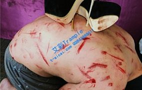 超狠高跟鞋殘忍暴踹