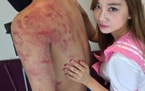 富家千金女凌虐家里私奴